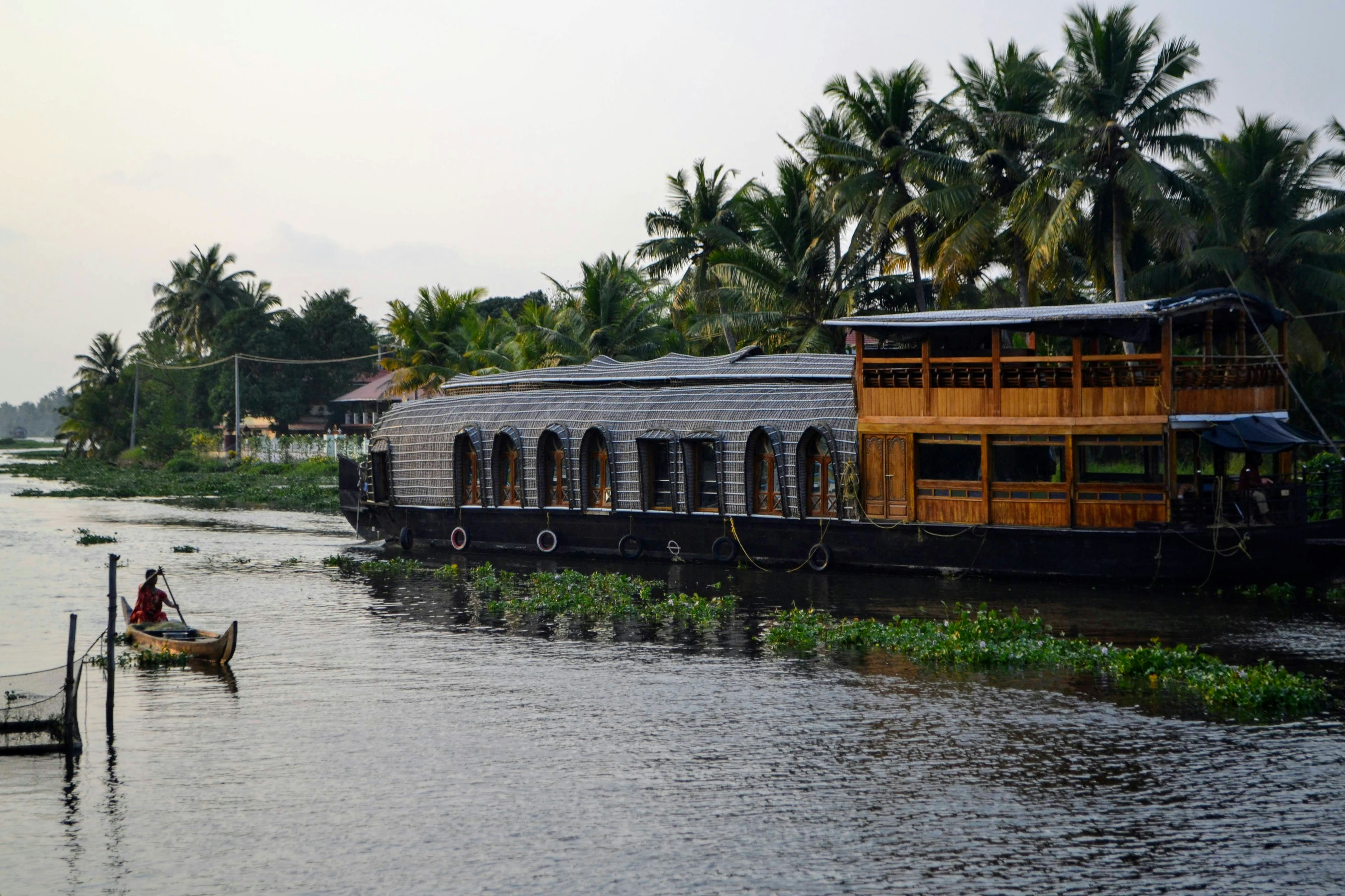 Alleppey Houseboat Package for Honeymoon – Full Budget Guide Without Overspending